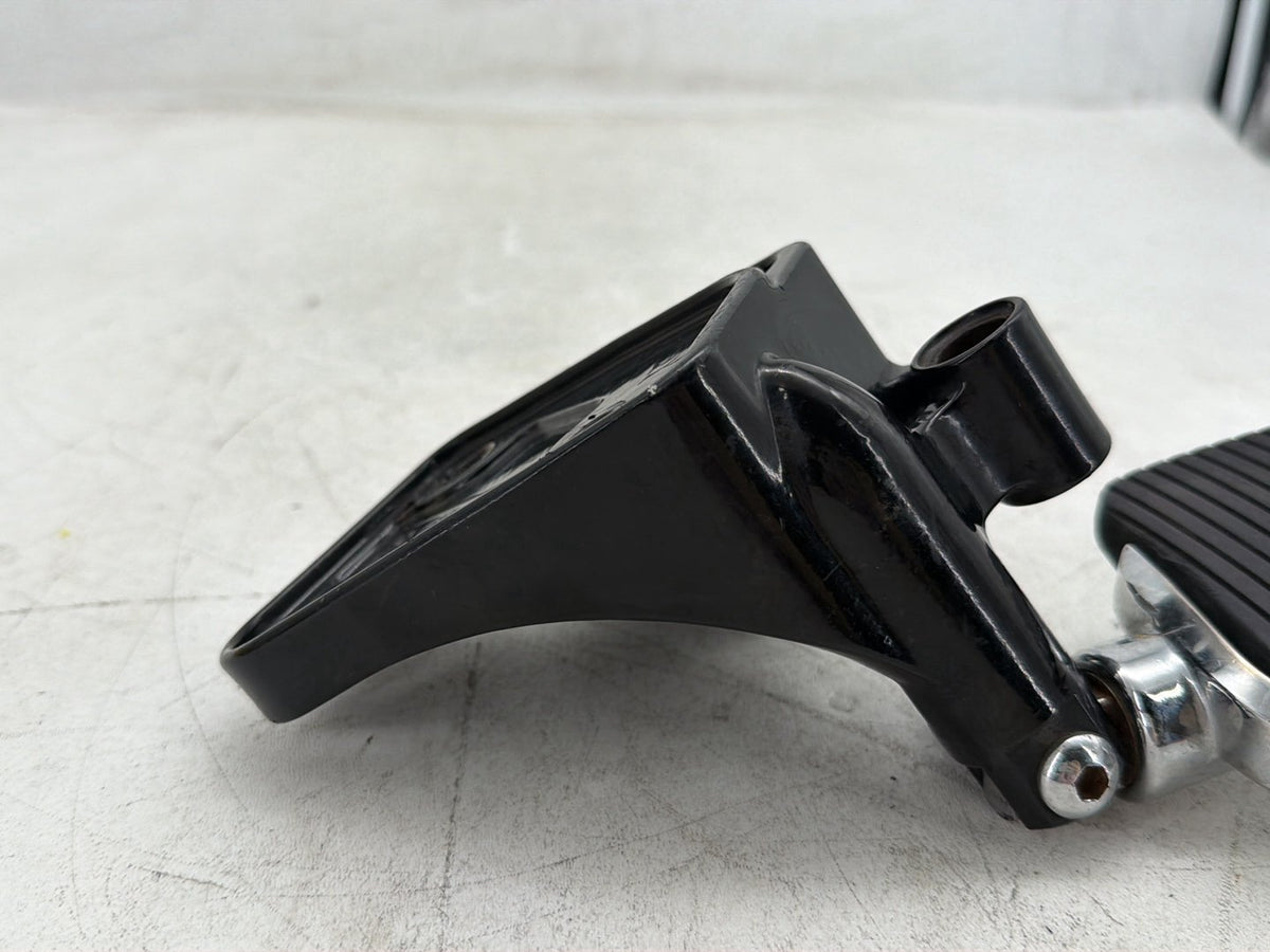 2003 Harley Softail Deuce FXSTD OEM Left Foot Rest Support Bracket Peg