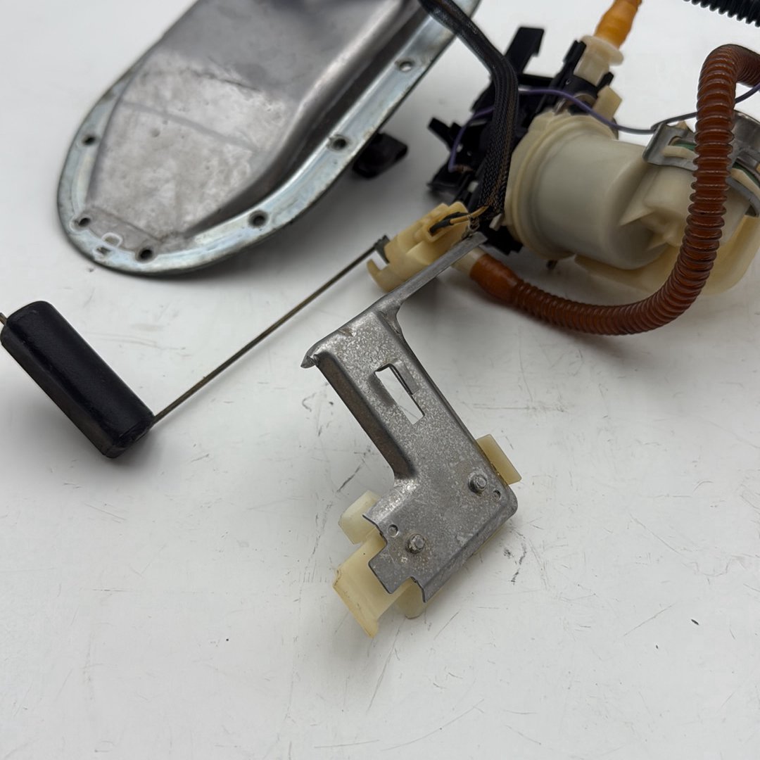 2007 - 2012 Harley-Davidson Dyna Street Bob Gas Gasoline Fuel Petrol Pump Sending  	61016-04B