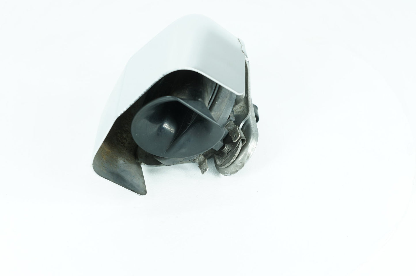 2007 - 2012 Harley-Davidson Softail Standard Horn Signal Klaxon Chrome Cover  	69060-90E