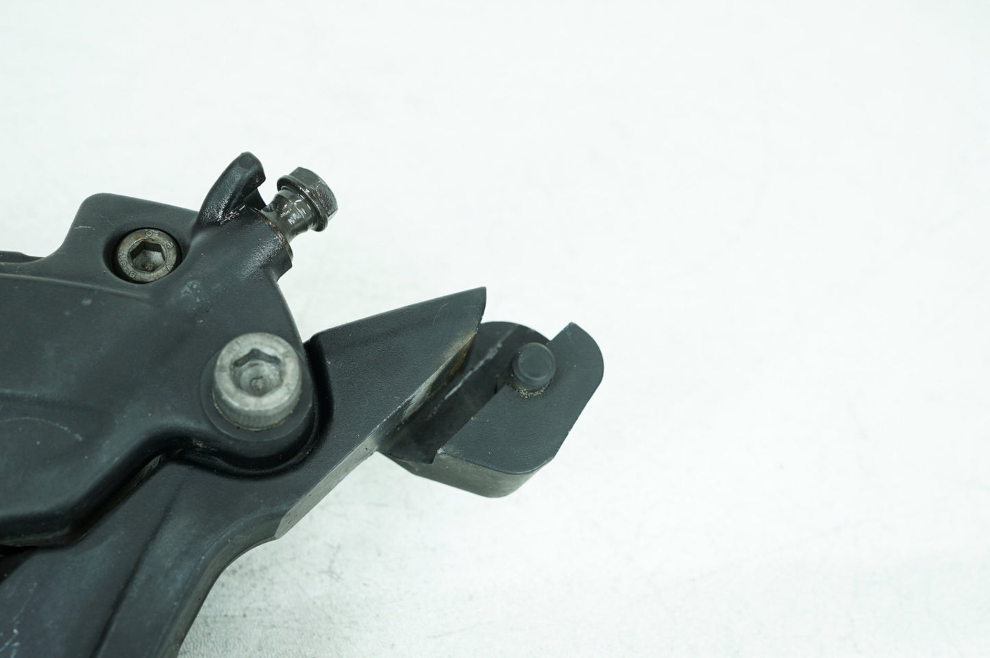 2007 - 2011 Harley-Davidson Touring Street Glide Rear Back Brake Caliper w/ Bracket 44080-08B