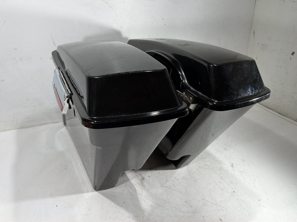 2010 Harley Road King Touring Classic OEM Left Right Saddlebags Luggage NOKey
