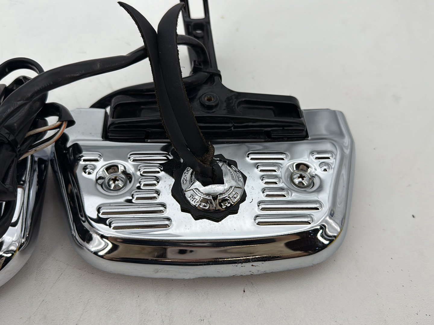 2011 Harley Road King Touring FLHRC Classic OEM Left & Right Passenger Floorboard Foot Rest