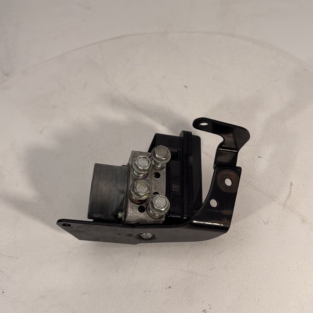 2017 - 2026 Harley-Davidson Softail Heritage Classic 114 ABS Brake Pump & Control Module 41100044C