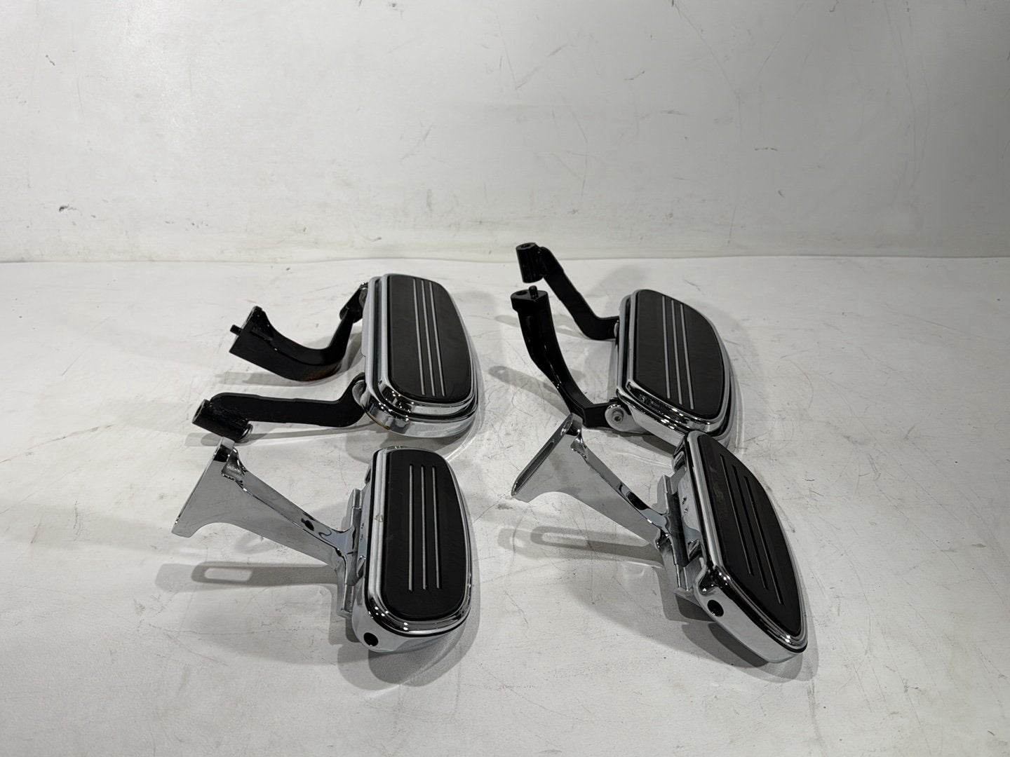 2010 Harley Street Glide Touring FLHX OEM Left Right Driver & Pass Floorboard Foot Rest