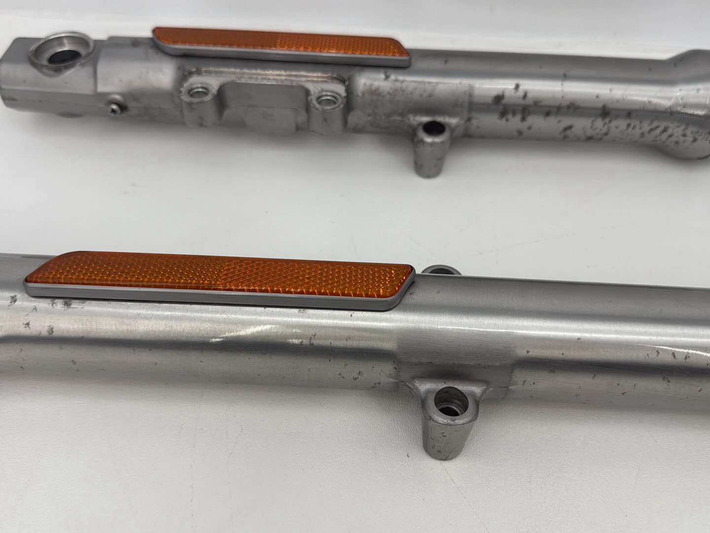 1999 - 2006 Harley-Davidson Dyna Low Rider Front Triple Tree Set & LH RH Fork Legs Sliders 45739-87