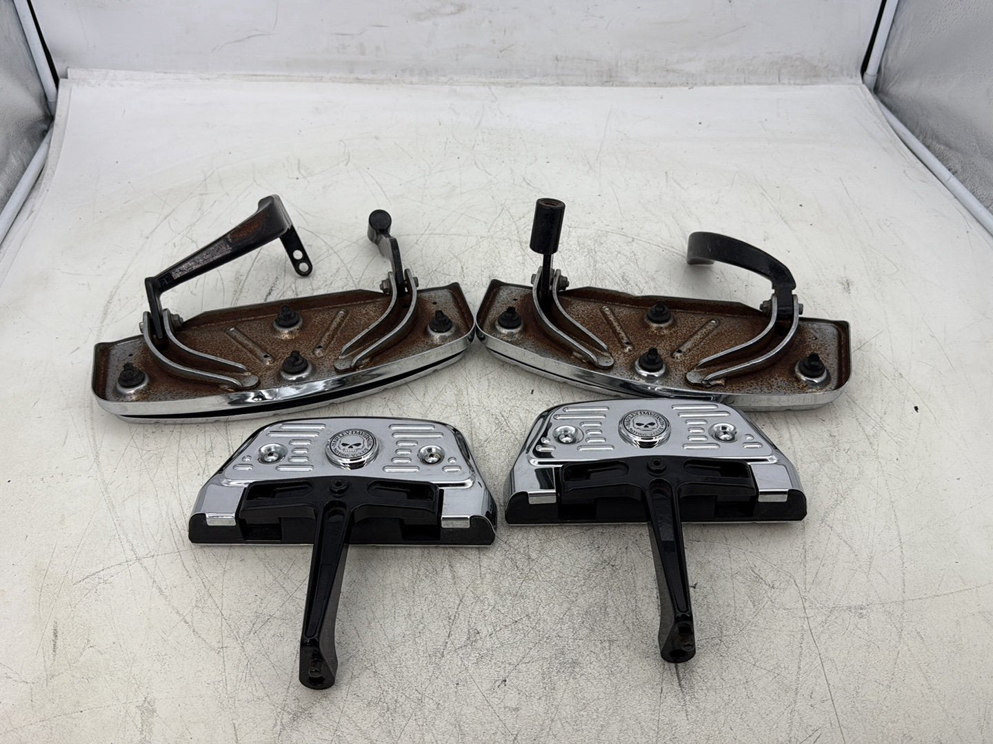 2007 Harley Touring FLHTC Electra Glide Classic OEM Left Right Driver & Pass Floorboard Foot Rest