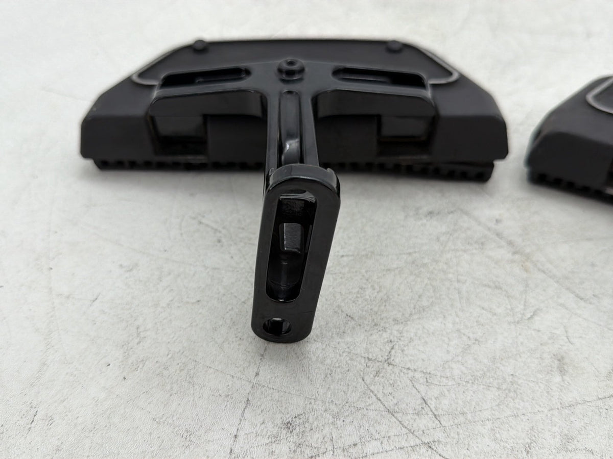 10 Harley Electra Glide Touring OEM Left & Right Passenger Floorboard Foot Rest