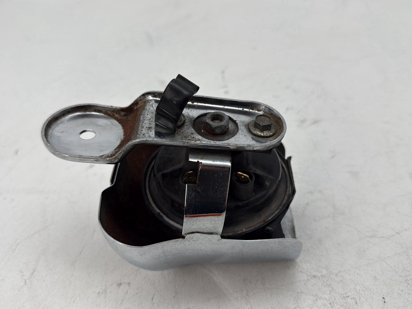2006 Harley Touring FLHTCI Electra Glide Classic OEM Horn Signal Klaxon Chrome Cover