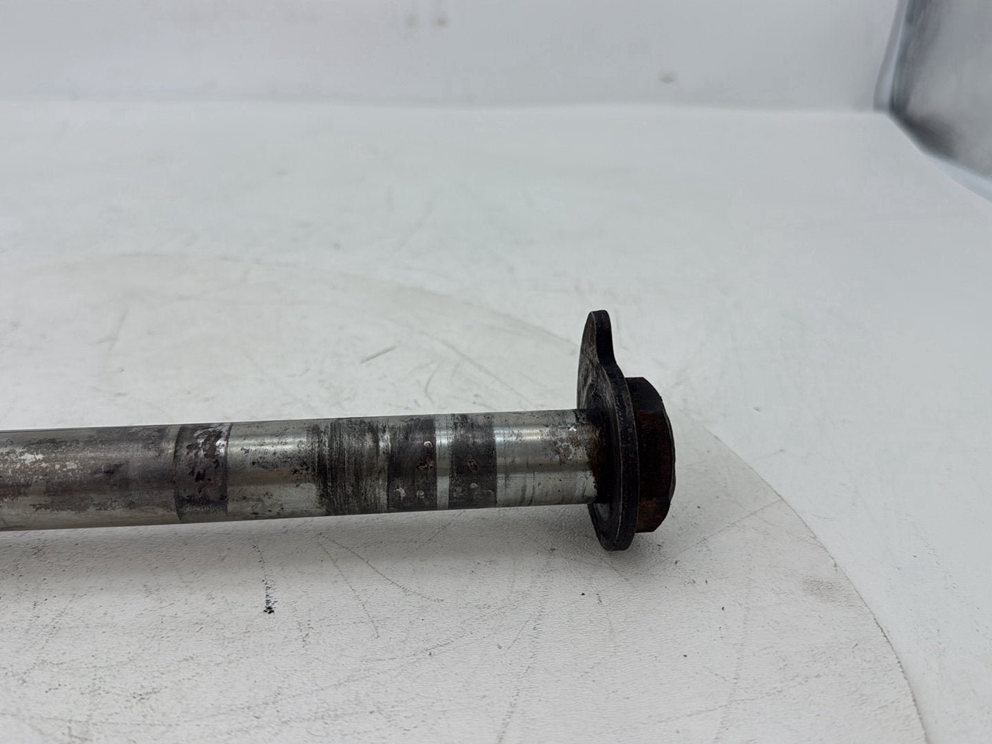 2008 - 2016 Harley-Davidson Touring Electra Glide Ultra Rear Wheel Axle Bolt Shaft 41056-09