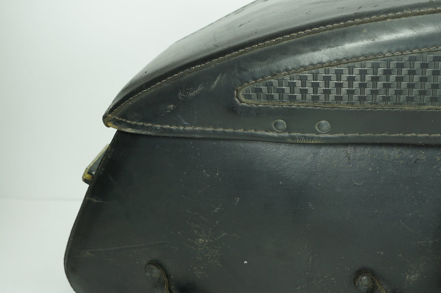 1999 - 2006 Harley-Davidson Softail Fat Boy Rear Left Right Saddlebags Luggage Leather 91139-98A