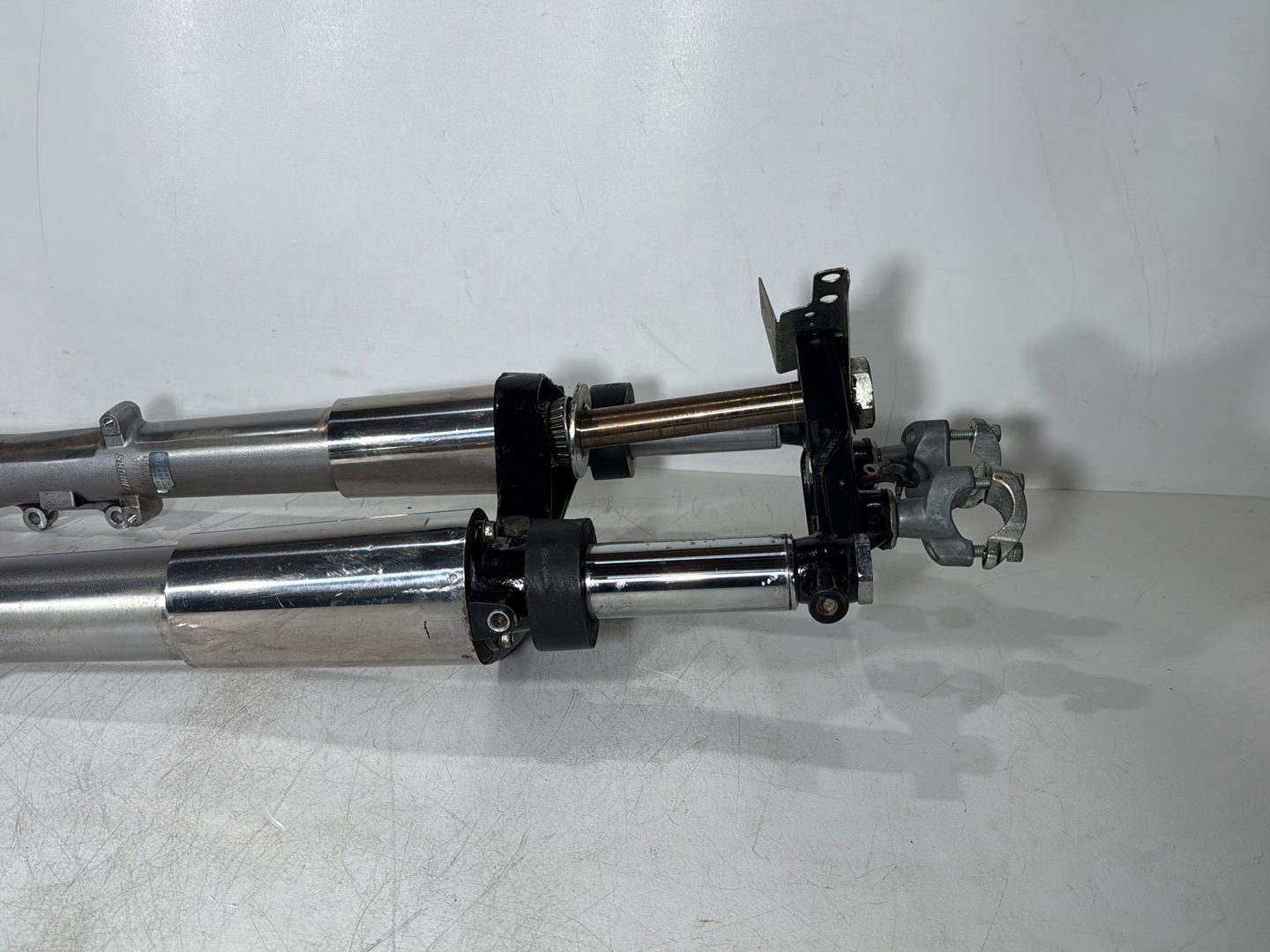 1999 - 2006 Harley-Davidson Touring Electra Glide Classic Front Triple Tree Set & LH RH Fork Legs Sliders  	45435-95