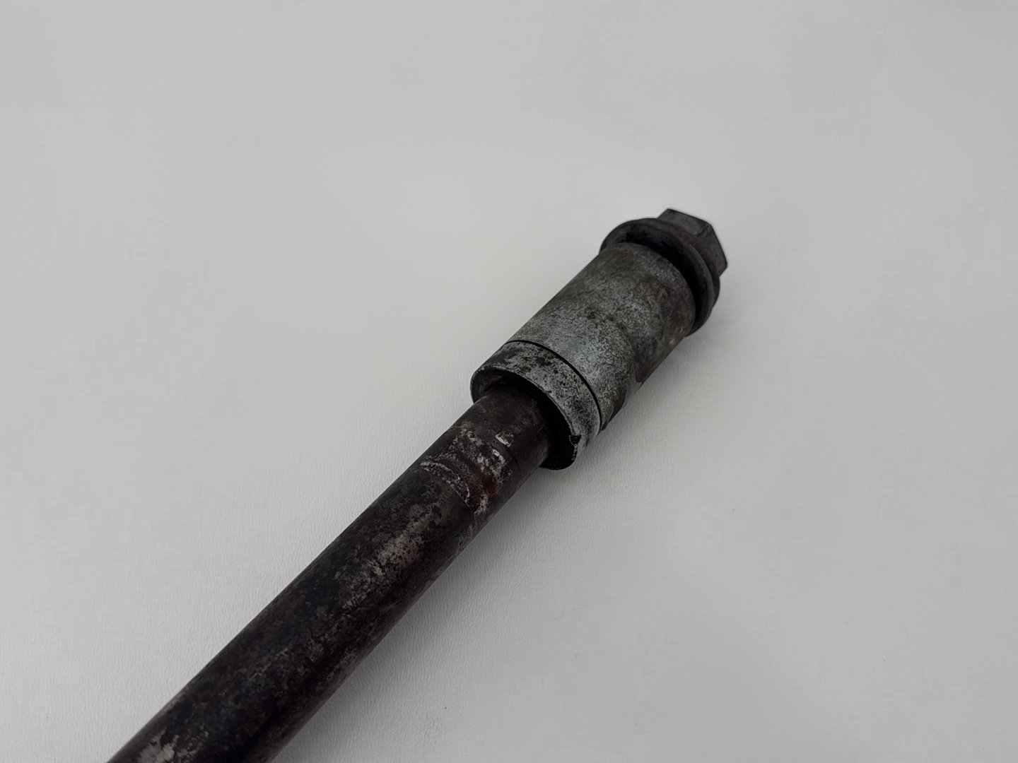 2006 - 2017 Harley-Davidson Dyna Street Bob Rear Wheel Axle Bolt Shaft 41114-06