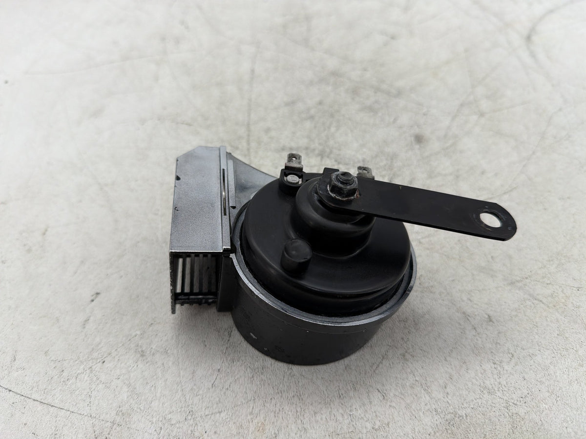 2010 Harley Road King Touring Police OEM Signal Horn Klaxon Beep 69060-90F