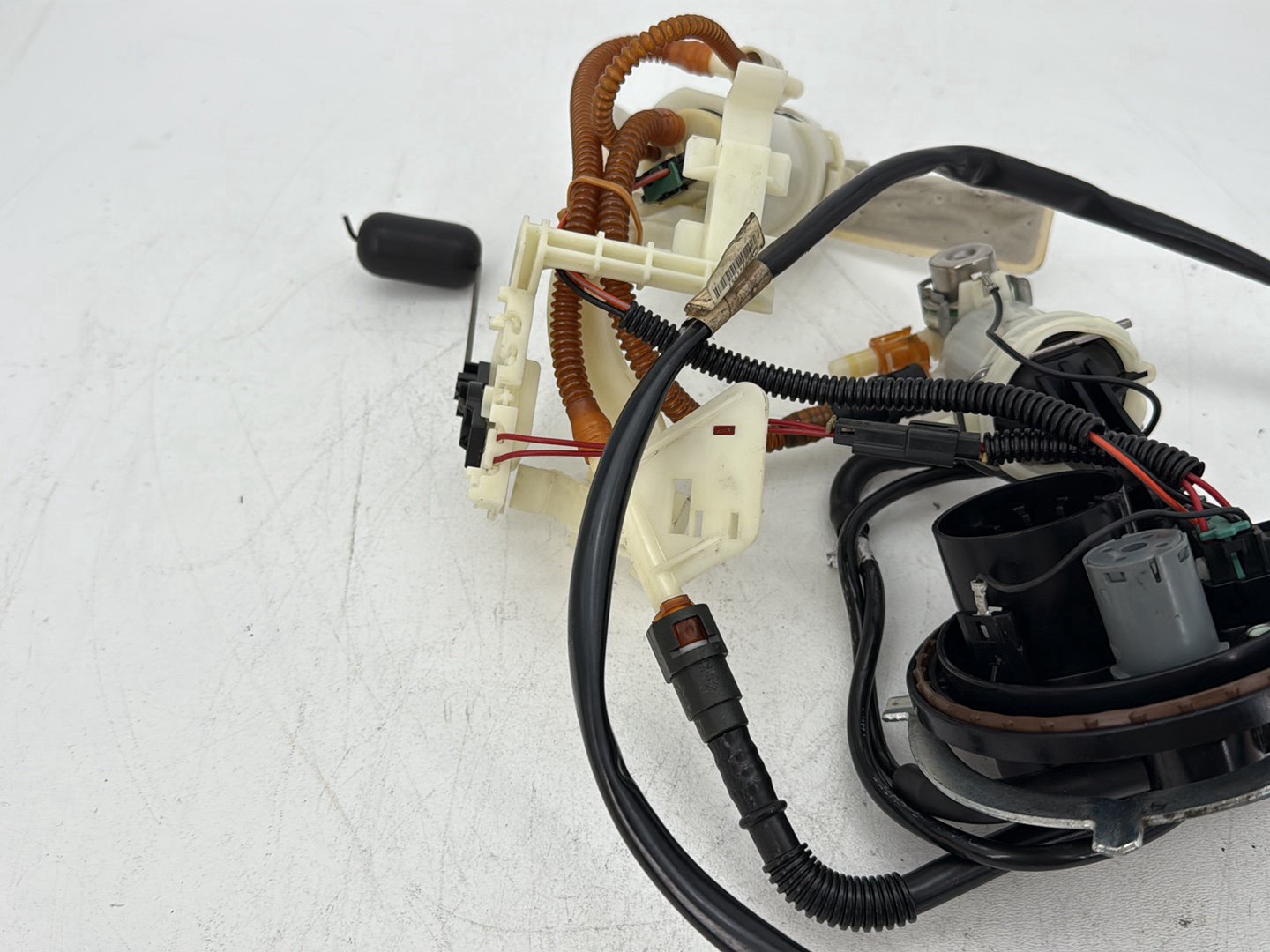 2017 Harley Road Glide Touring FLTRXS OEM Gas Gasoline Fuel Petrol Pump Sending