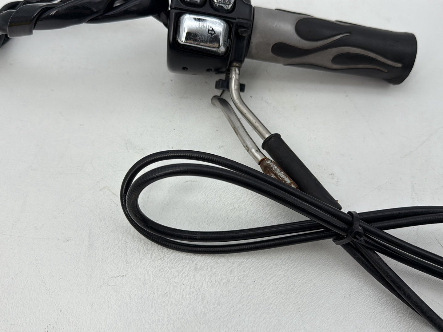 2004 - 2013 Harley-Davidson Sportster 883 Custom Right Engine Start Kill Switches Controls 71589-96B , 56666-04