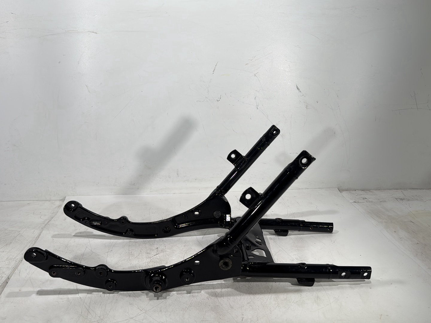 2015 Harley Road Glide Touring FLTRXS OEM Rear Back Sub Frame Rail Bar 48079-09BHP