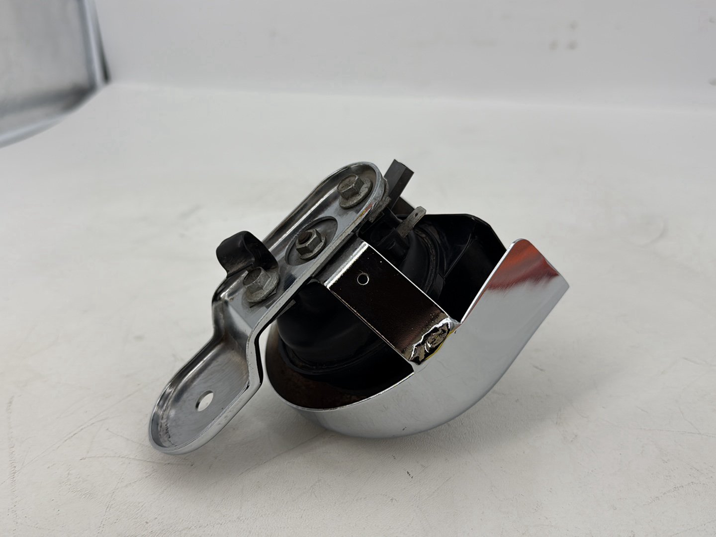 2007 - 2011 Harley-Davidson Touring Electra Glide Ultra Horn Signal Klaxon Chrome Cover 69012-93A