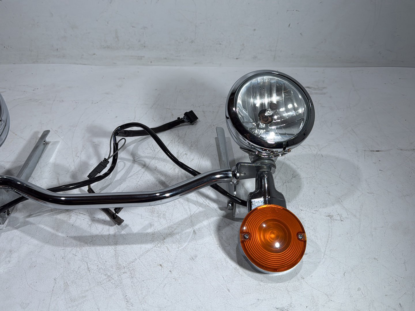 2011 Harley Heritage Softail Classic FLSTC OEM Front Turn Signal Indicators Aux Light Bar