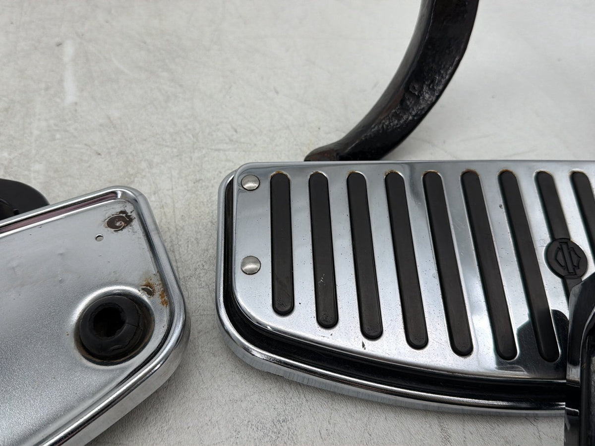 2006 Harley Electra Glide Touring Ultra FLHTCUI OEM Left Right Driver & Pass Floorboard Foot Rest