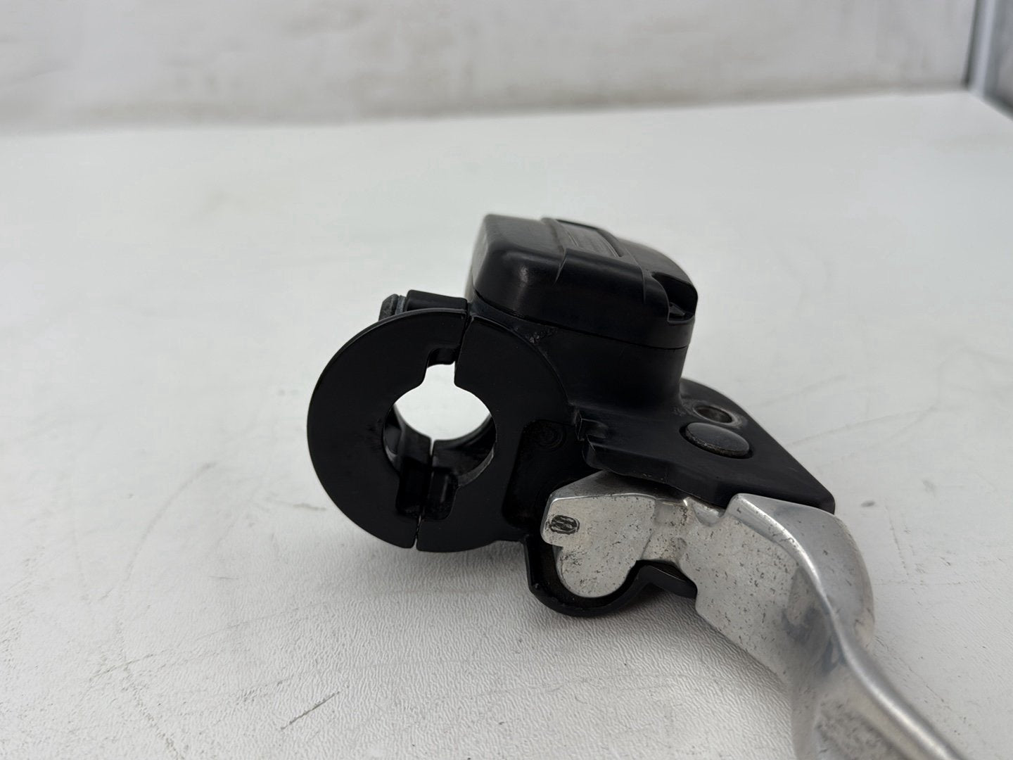 2008 Harley Road King Touring FLHR OEM Front Right Brake Lever Master Cylinder