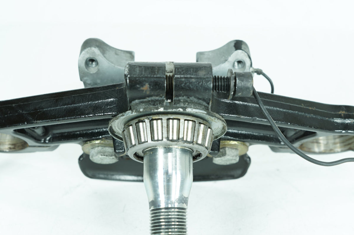 2014 Harley Touring Electra Glide Ultra OEM Front Fork Upper Triple Tree Clamps