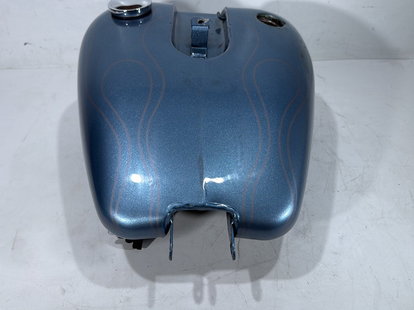 2000 Harley Dyna FXDWG Wide Glide OEM Fuel Gas Tank Gasoline Reservoir