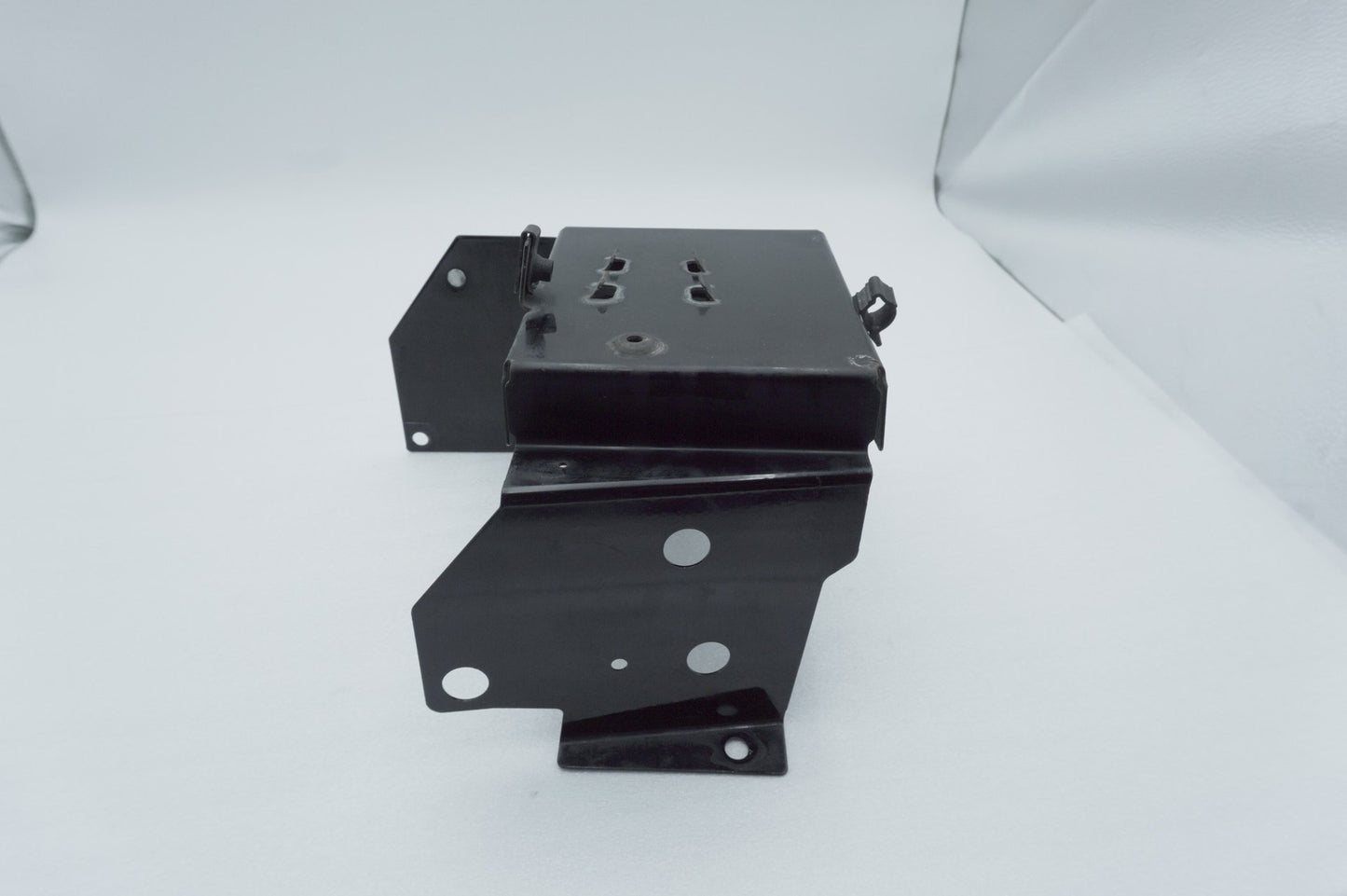 1999 - 2006 Harley-Davidson Touring Electra Glide Battery Tray Bracket Holder Carrier 66281-02A
