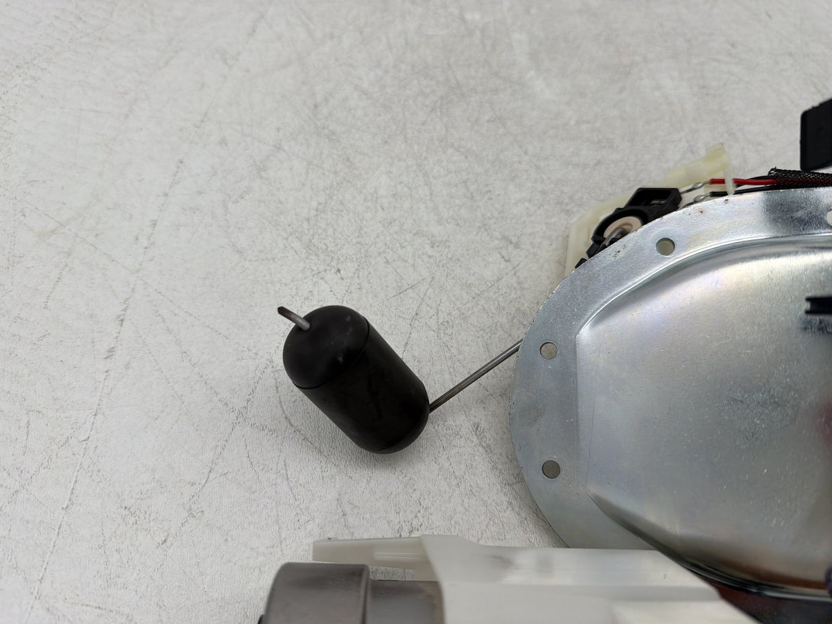 2017 Harley Dyna Street Bob FXDB OEM Fuel Pump Gas Gasoline Petrol Sending