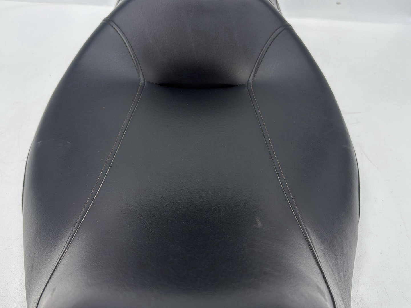 Harley-Davidson Misc  Passenger Rider Driver Seat Saddle 52164-09B