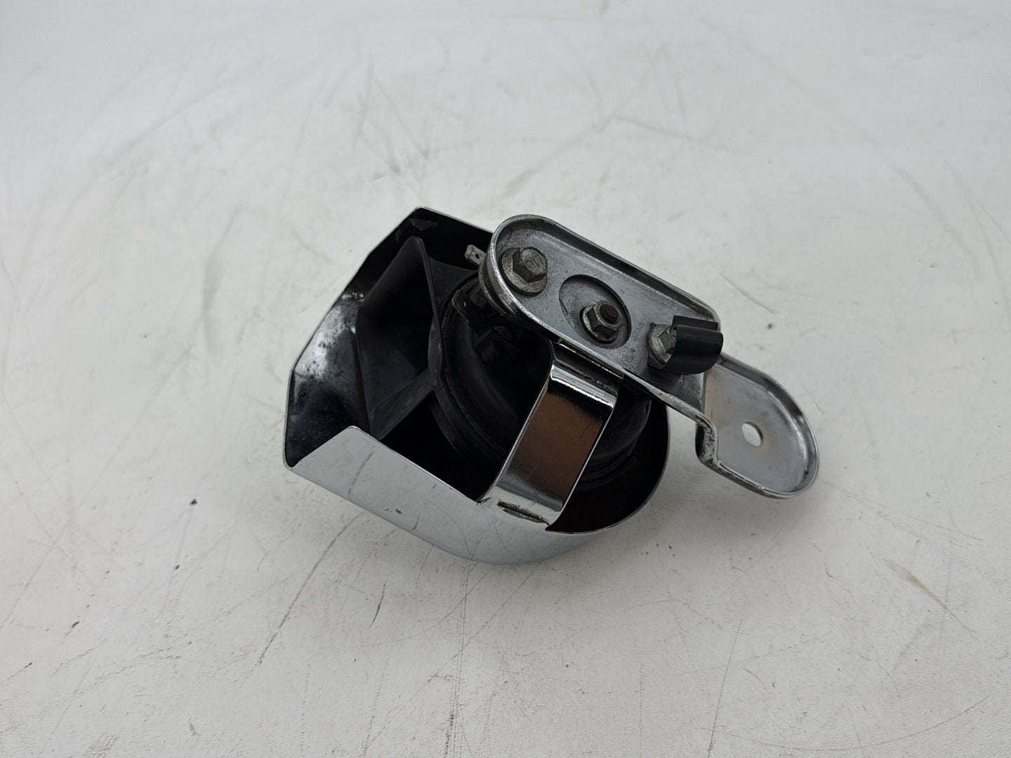 2011 Harley Electra Glide Ultra FLHTK OEM Horn Signal Klaxon Chrome Cover