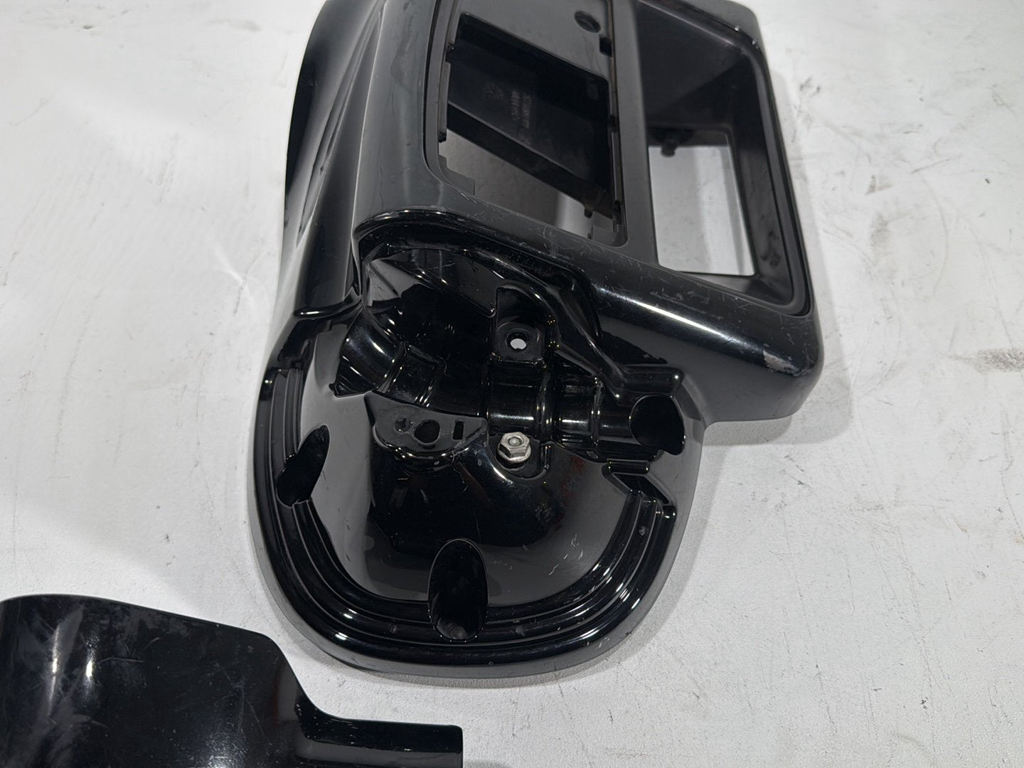2018 Harley Electra Glide Touring Ultra FLHTCU OEM Left Lower 1 Fairing Cowl Cover