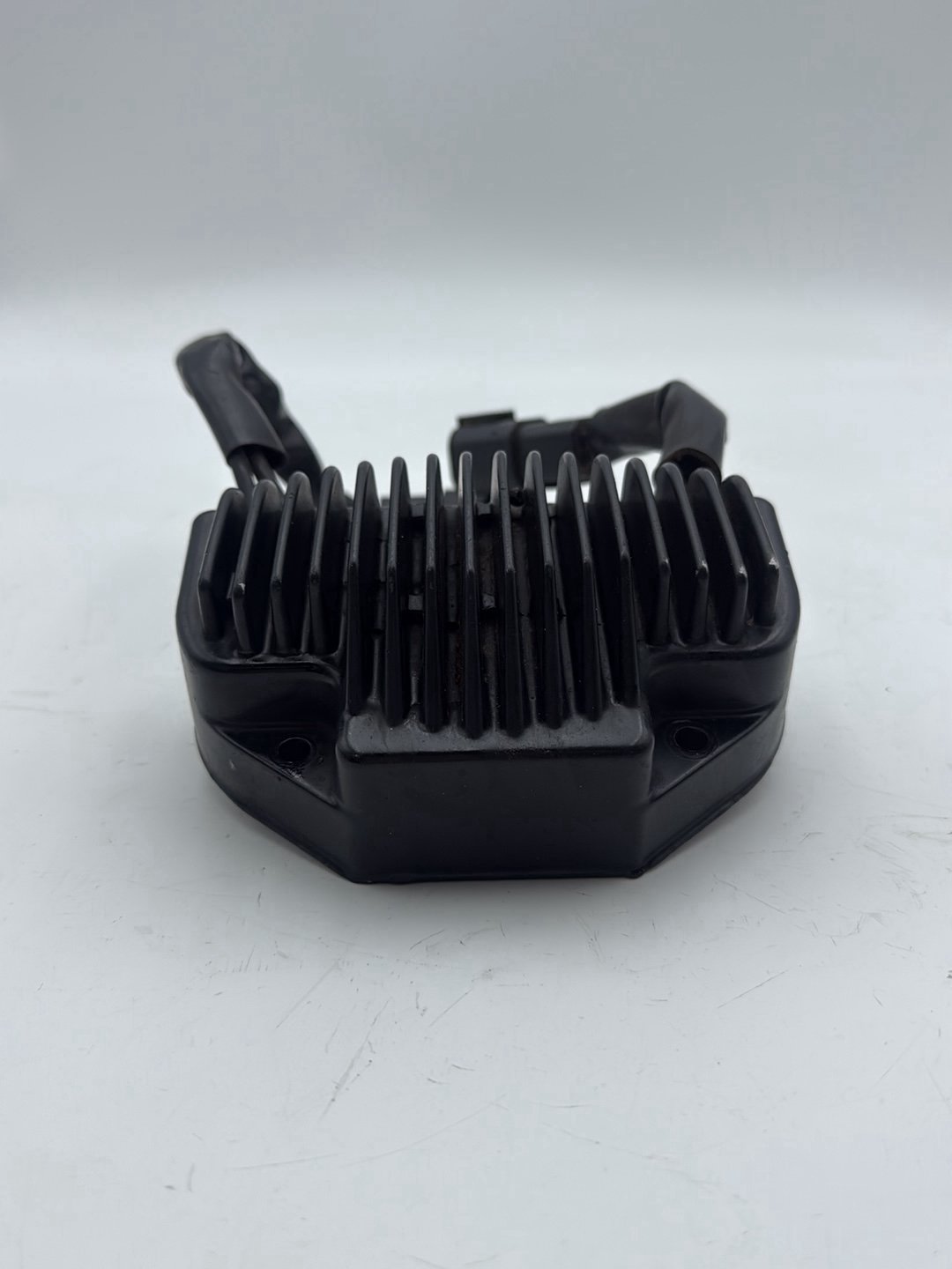 2007 - 2012 Harley-Davidson Dyna Street Bob Voltage Regulator Rectifier   	74631-06