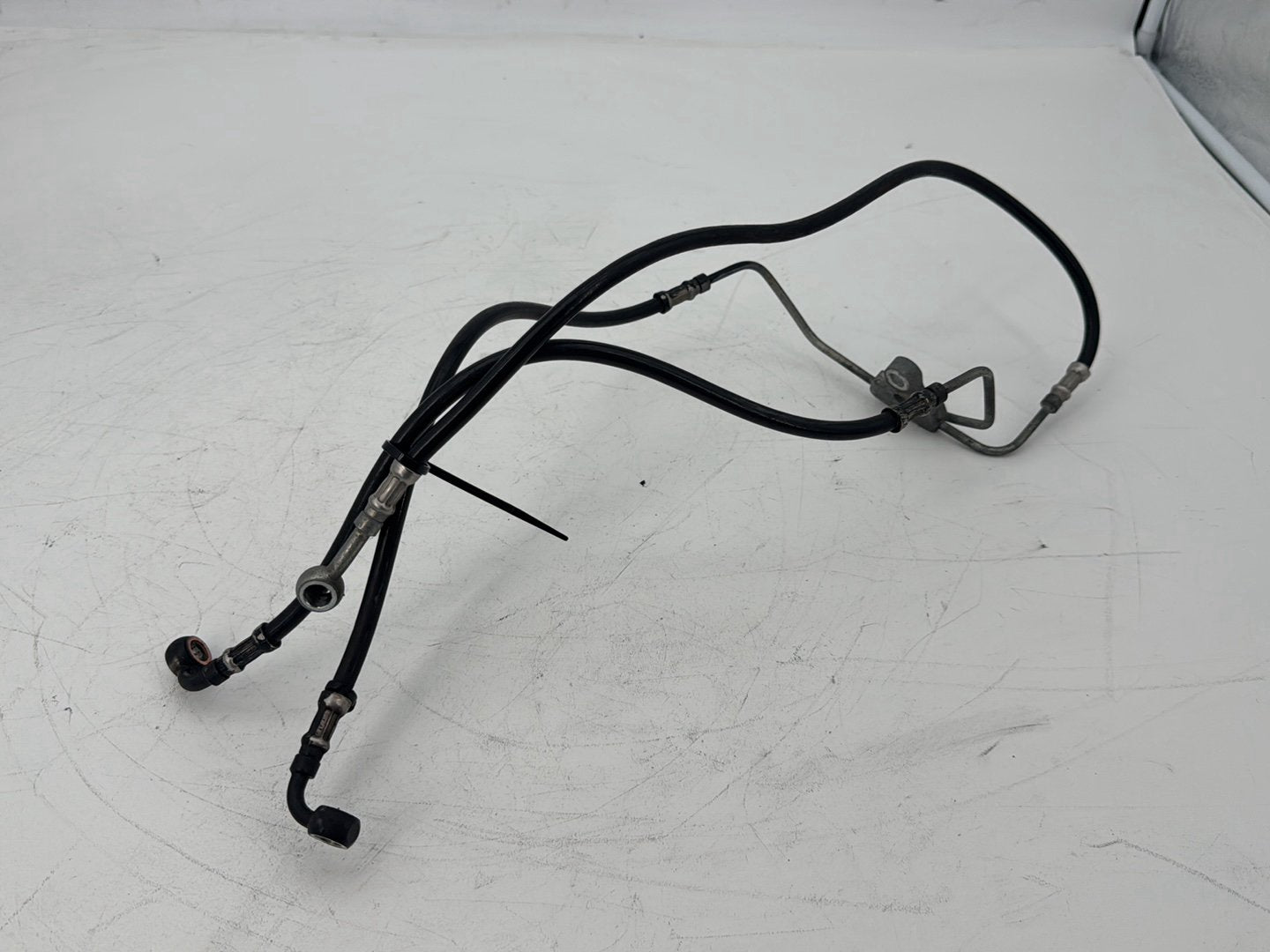 2008 Harley Touring FLHT Electra Glide OEM Front Brake Hose Line Pipe NON-abs