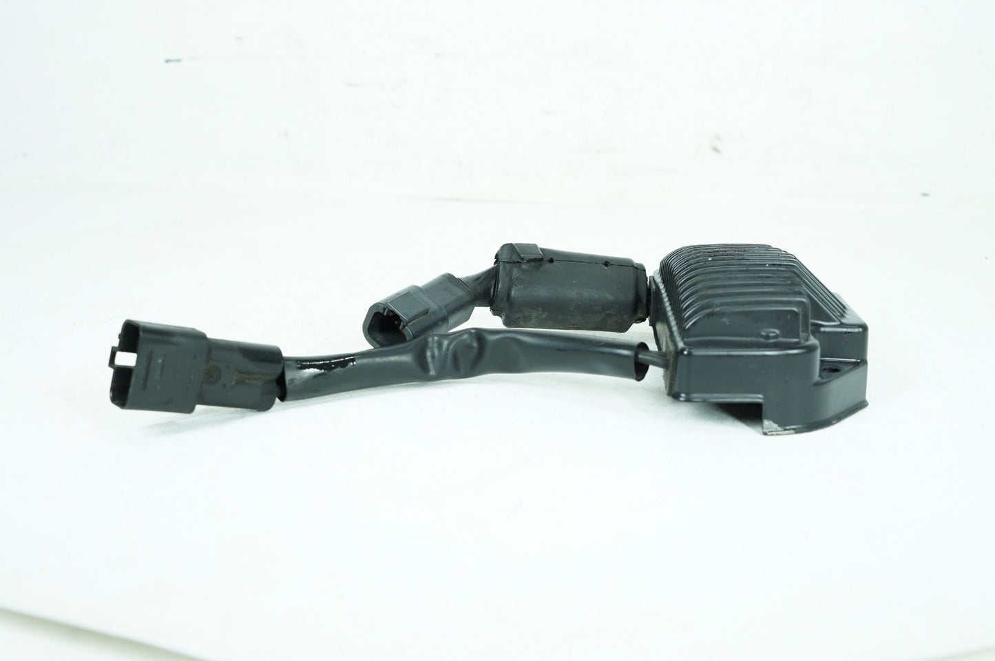 1999 - 2006 Harley-Davidson Dyna Wide Glide Voltage Regulator Rectifier  74631-04