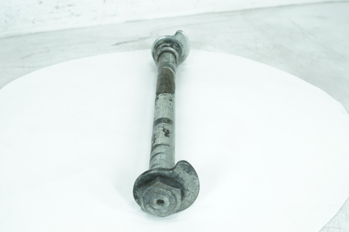2007 - 2011 Harley-Davidson Touring Electra Ultra Rear Wheel Axle Bolt Shaft 41056-09