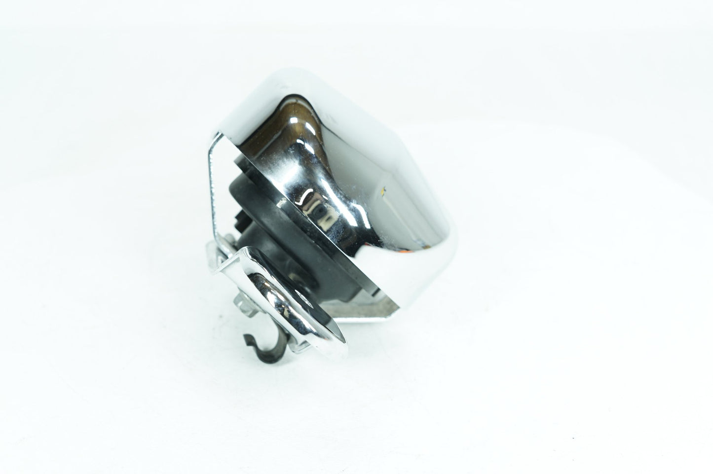 2007 - 2017 Harley-Davidson Dyna Switchback Horn Signal Klaxon Chrome Cover  	69012-93A