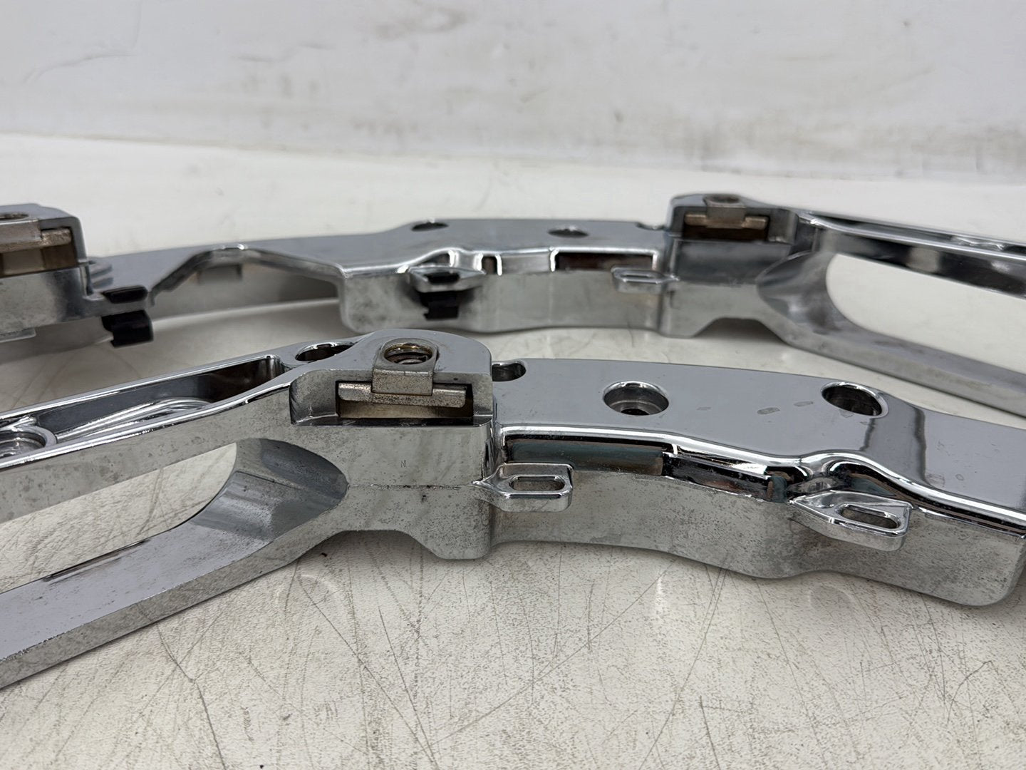 2015 Harley Road Glide Touring FLTRXS OEM Left Right Saddlebag Fender Struts Brackets