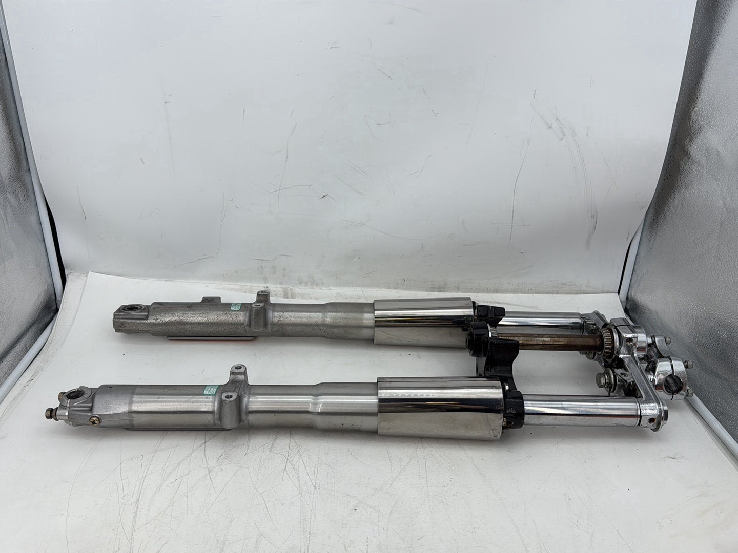 05 Harley Heritage Softail Classic Front Triple Tree Set LH RH Fork Legs Sliders