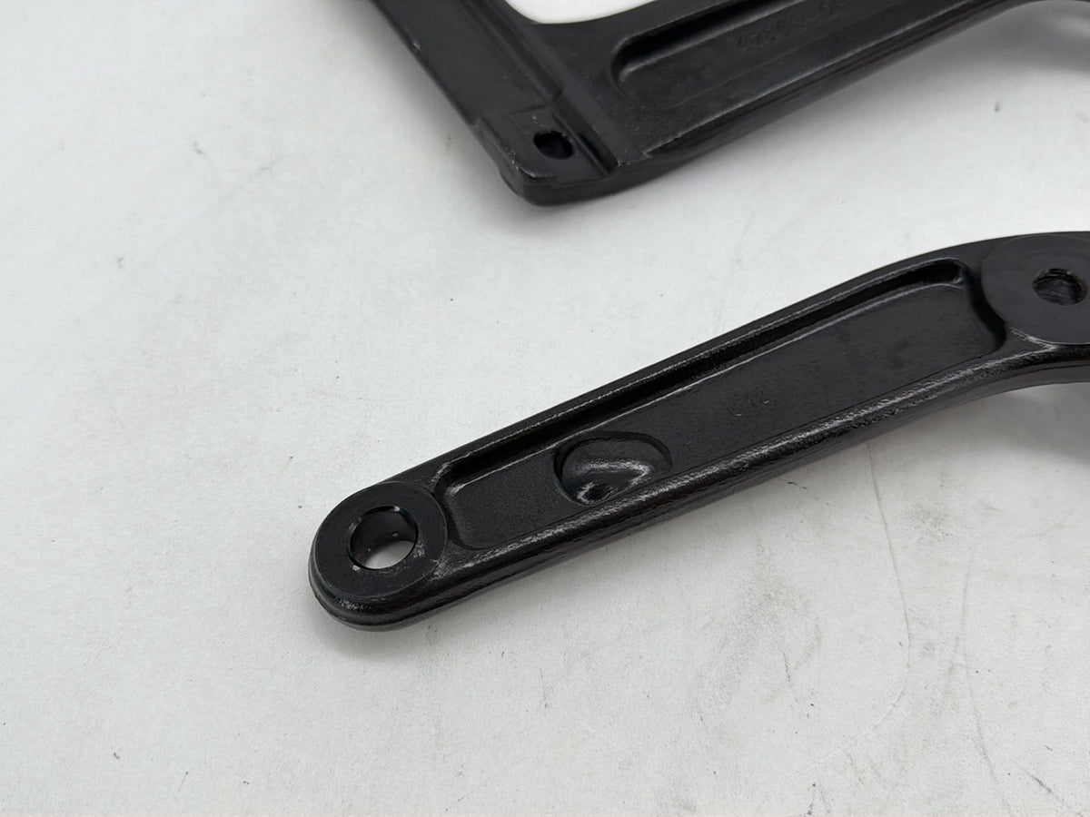 2015 Harley Softail Deluxe FLSTN OEM Rear Left & Right Fender Support Bracket