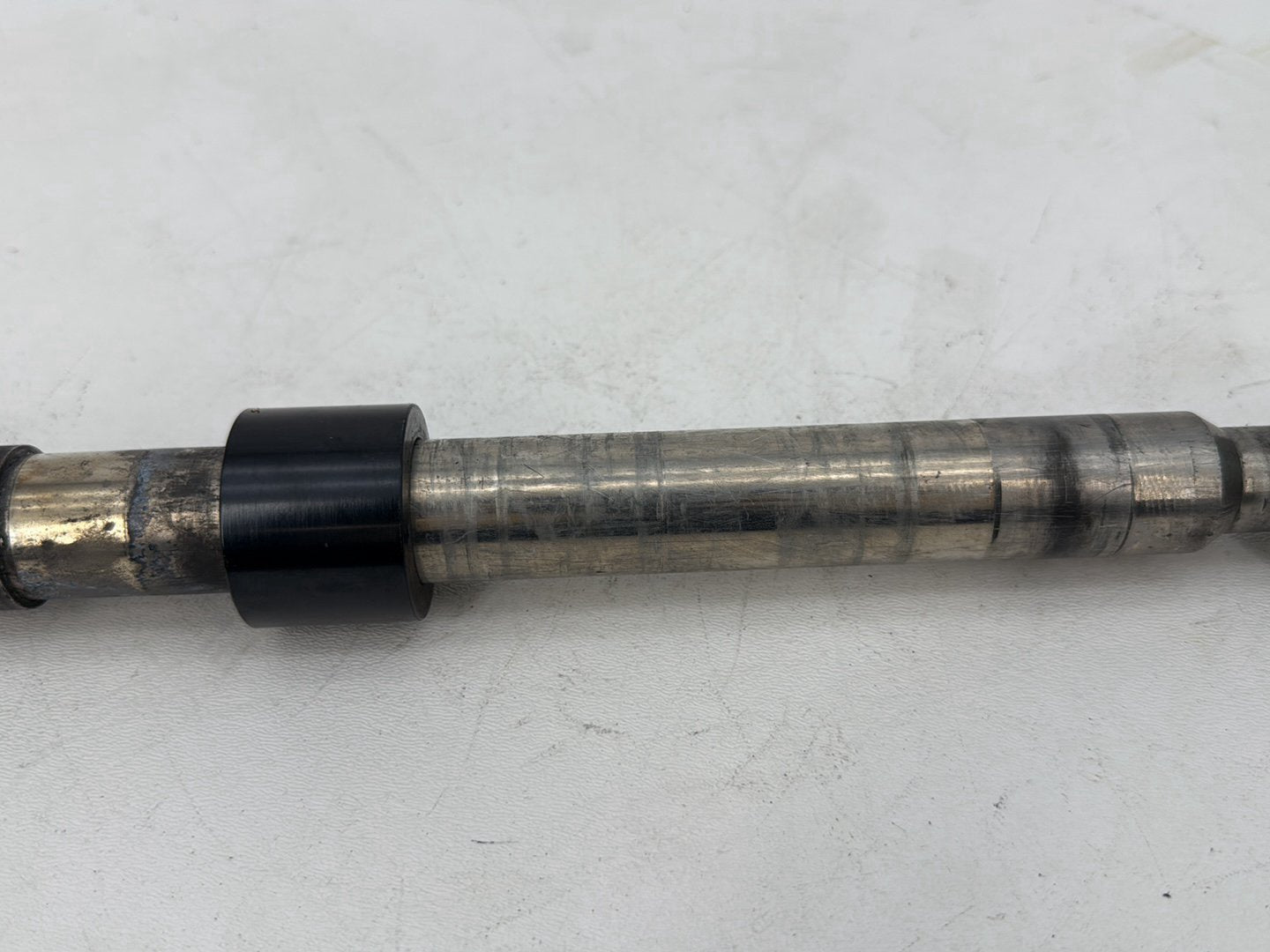 1999 - 2006 Harley-Davidson Touring Electra Glide Front Wheel Axle Bolt Shaft 	43364-00