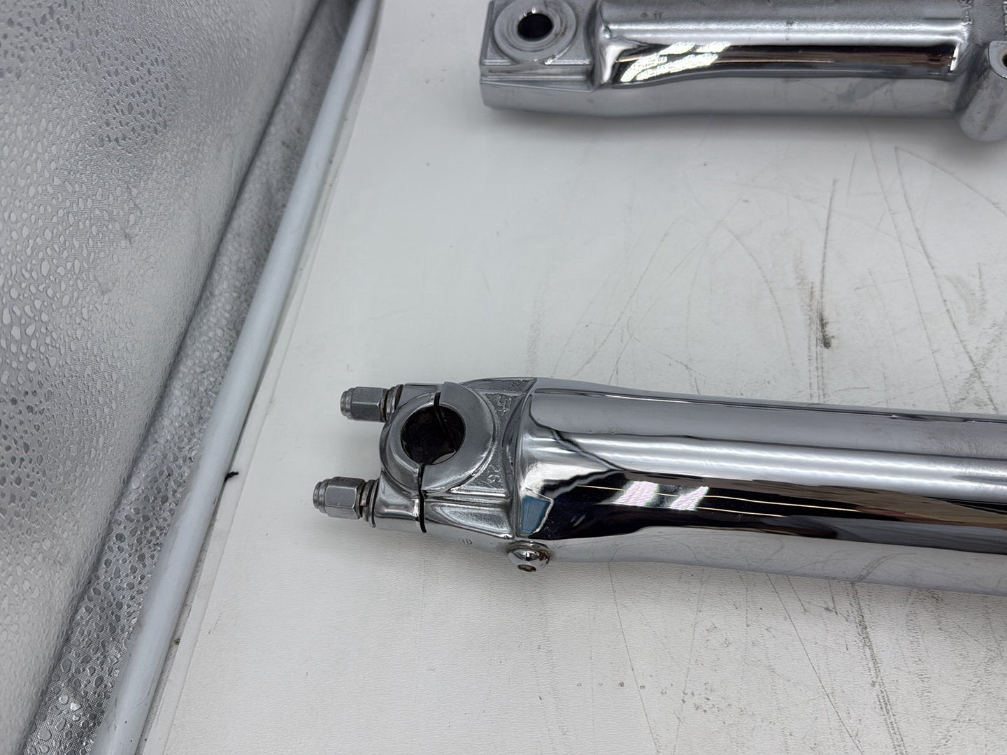 2006 Harley Softail FLSTCI Heritage Classic OEM Front Triple Tree Set & LH RH Fork Legs Sliders