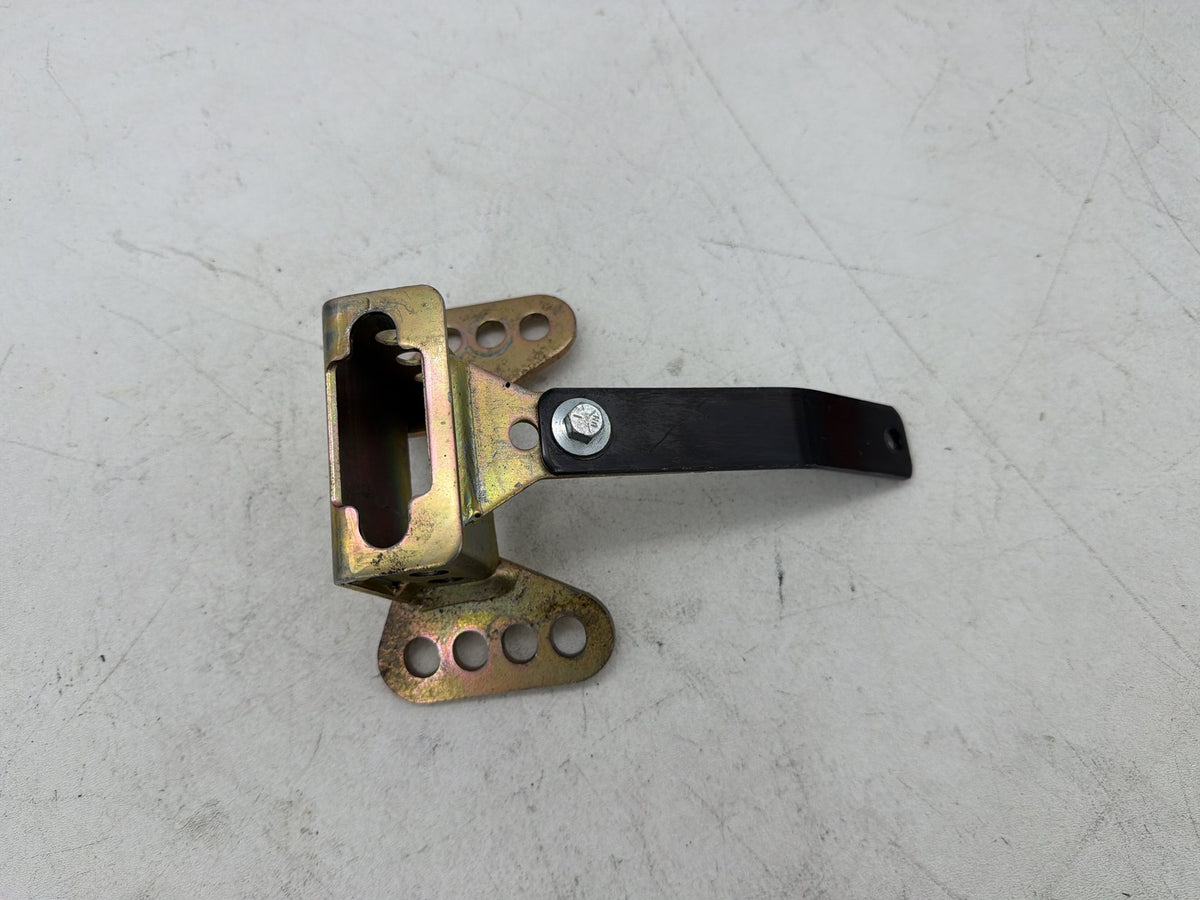 2004 Harley Road King Touring Classic Front Driver Rider Backrest Bracket Mount