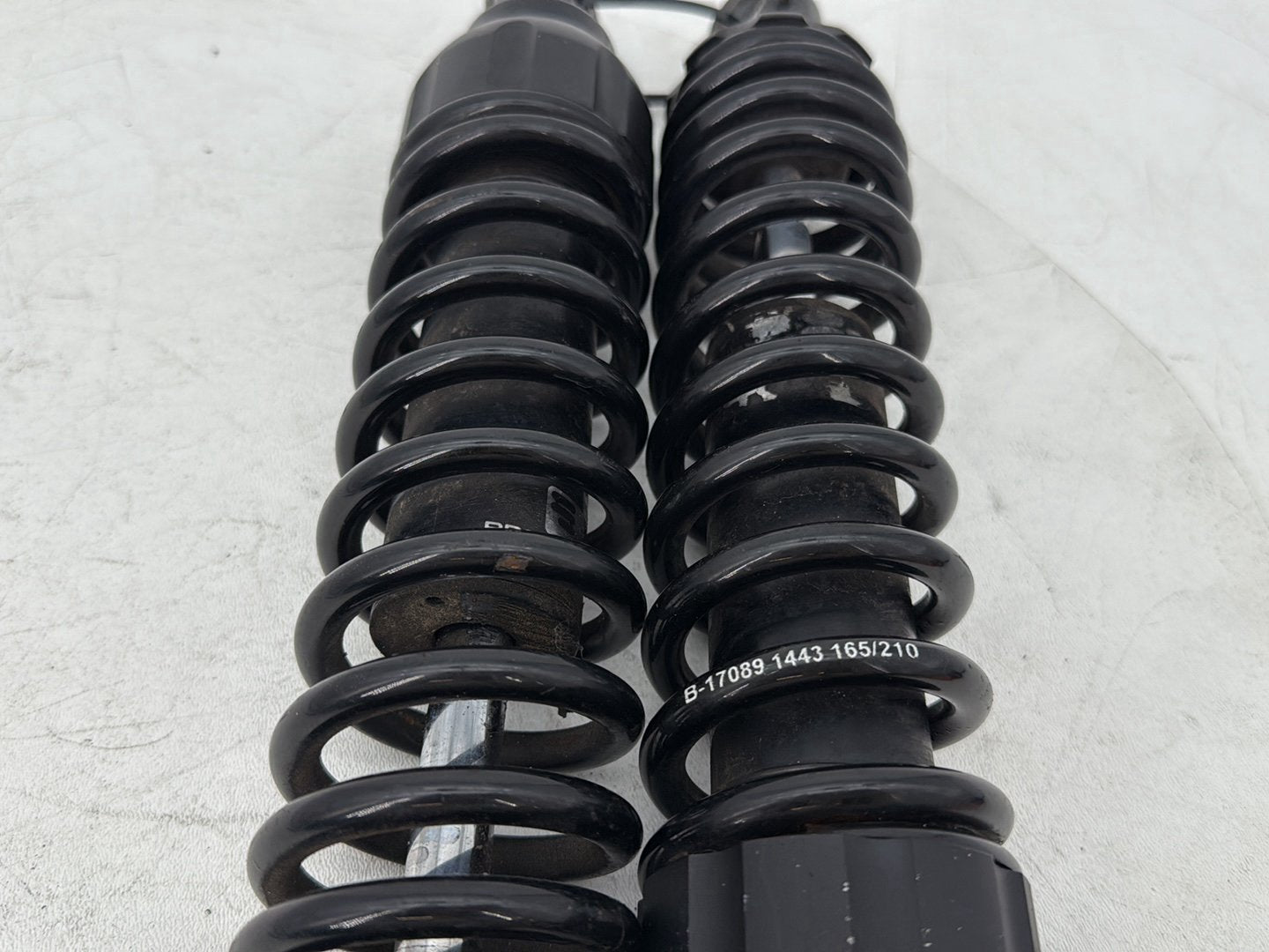 1999 - 2006 Harley-Davidson Touring Electra Glide Ultra Rear Left Right Shock Absorbers Progressive Suspension