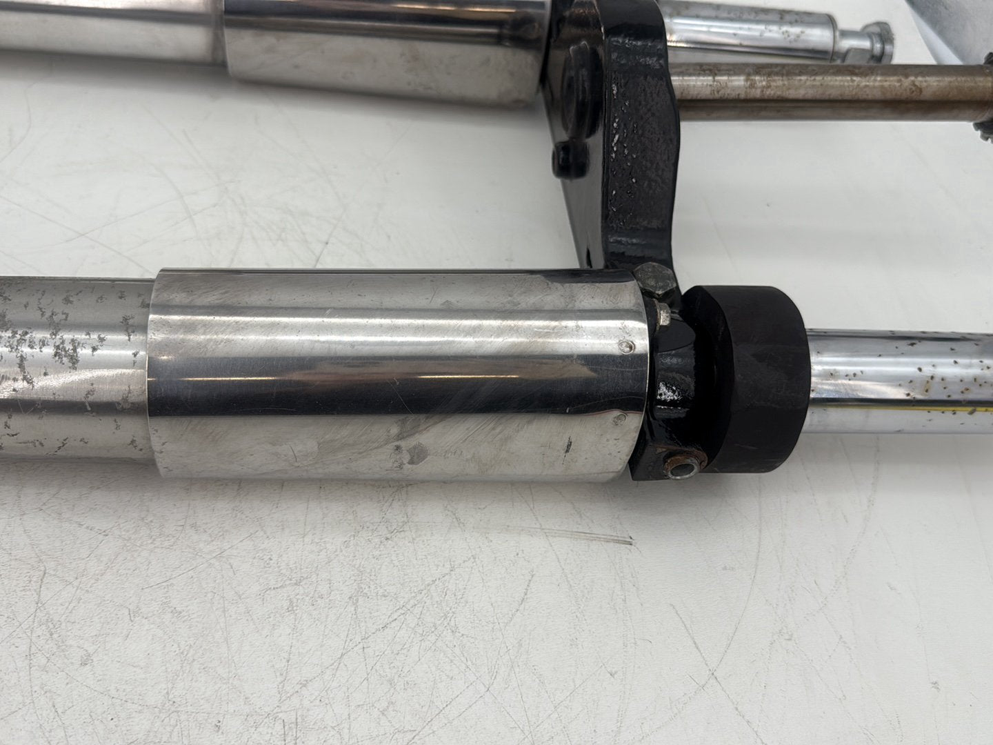 2007 Harley Touring FLHTCU Electra Glide Ultra OEM Front Triple Tree Set & LH RH Fork Legs Sliders