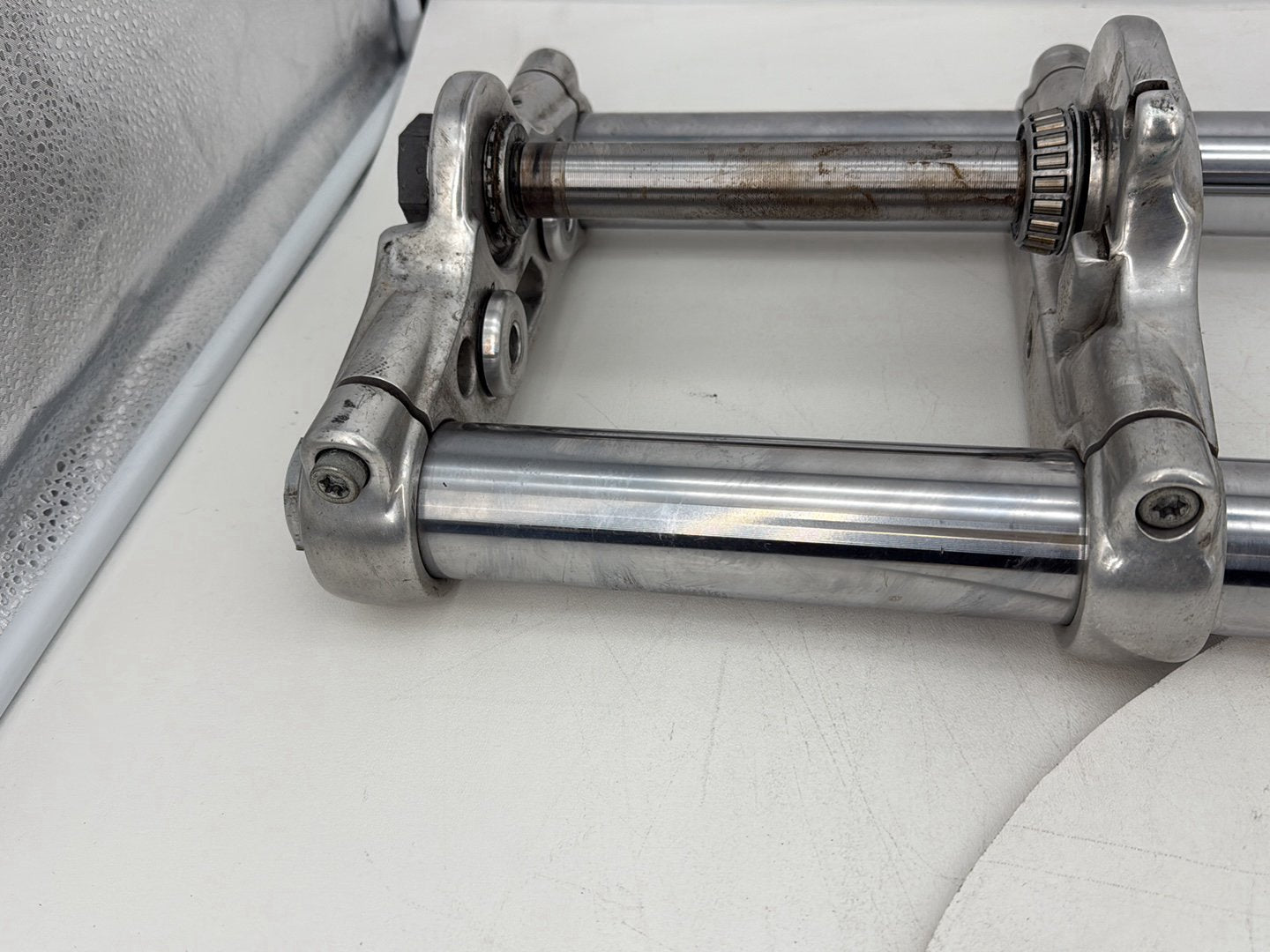 2007 - 2012 Harley-Davidson Dyna Super Glide Front Triple Tree Set & LH RH Fork Legs Sliders 45867-08