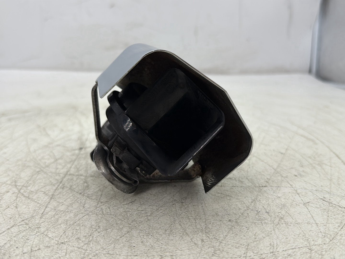 2012 Harley Dyna Super Glide Custom FXDCI OEM Horn Signal Klaxon Chrome Cover