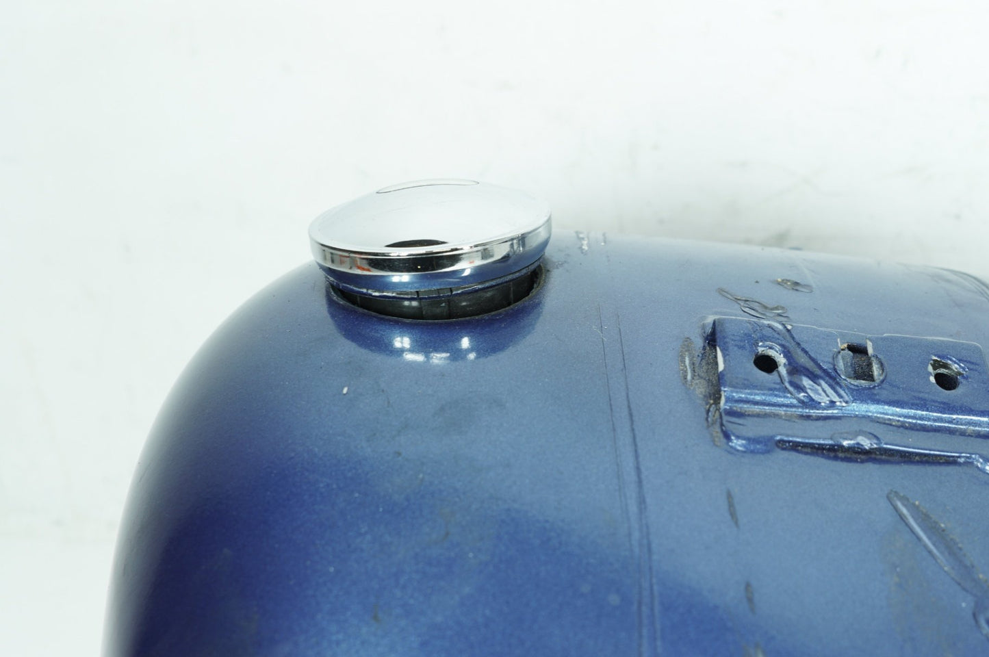 1999 - 2006 Harley-Davidson Softail Heritage Classic Fuel Gas Tank Gasoline Reservoir 62180-00D
