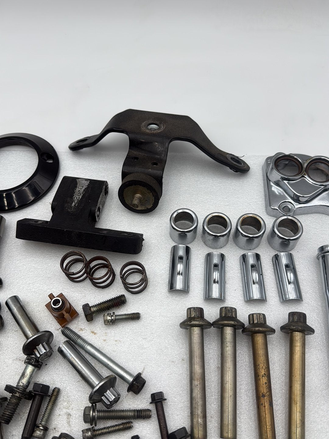 2007 - 2017 Harley-Davidson Dyna Wide Glide Engine Motor Hardware Bolts Brackets Bushing 17939-99