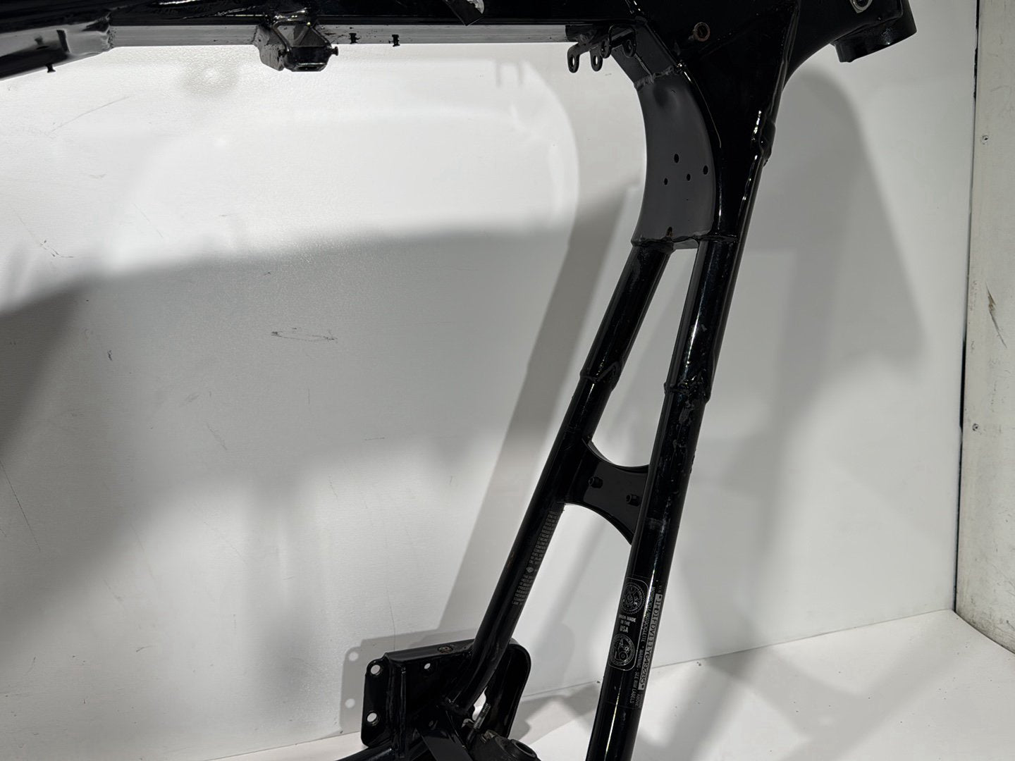 1999 - 2006 Harley-Davidson Touring Road King Body Main Frame Chassis CLN CLR  	47900-01