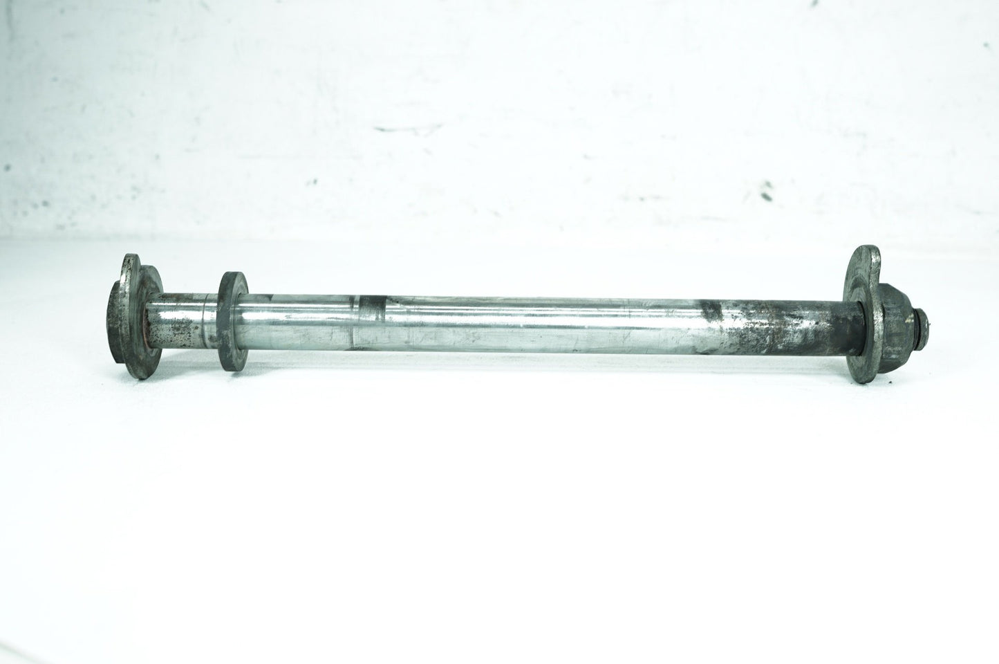2008 - 2016 Harley-Davidson Touring Street Glide Rear Wheel Axle Bolt Shaft 41056-09